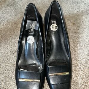 Jones New York Black Leather Low Block Heel Pumps with Gold Bar